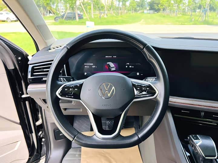 Фото 8 - Volkswagen Touareg