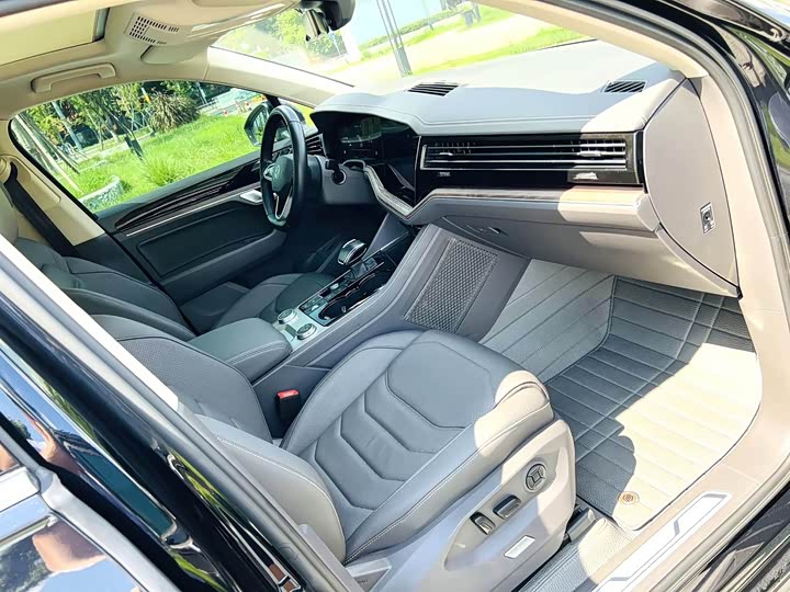 Фото 9 - Volkswagen Touareg