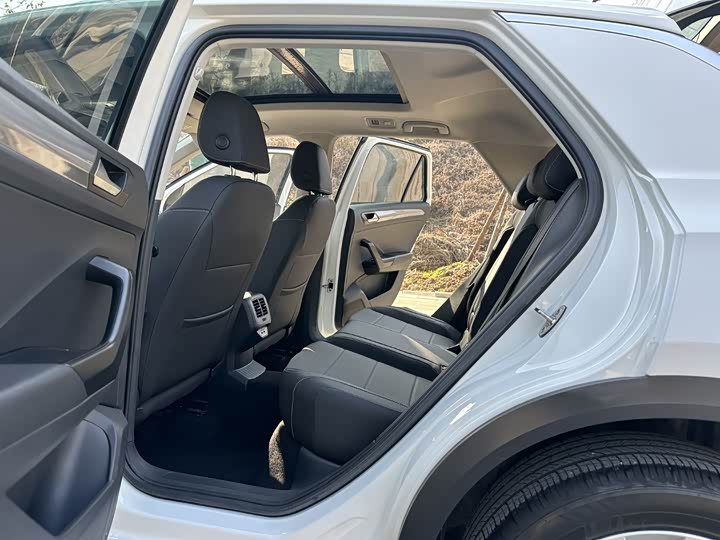 Фото 8 - Volkswagen T-Roc