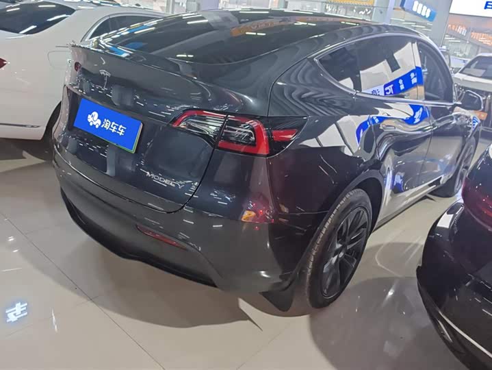 Фото 3 - Tesla Model Y