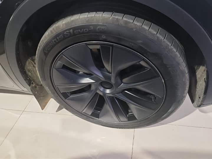 Фото 6 - Tesla Model Y