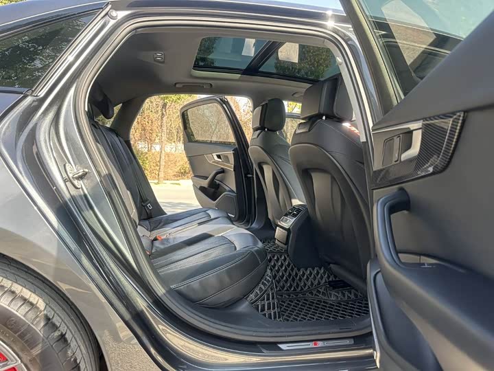 Фото 6 - Audi A4L