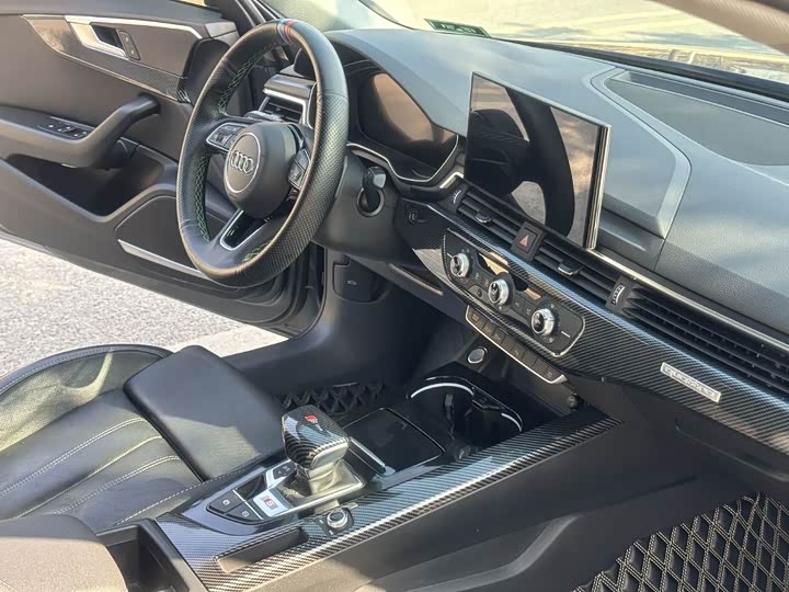 Фото 9 - Audi A4L