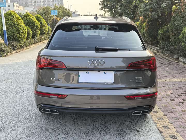 Фото 6 - Audi Q5L