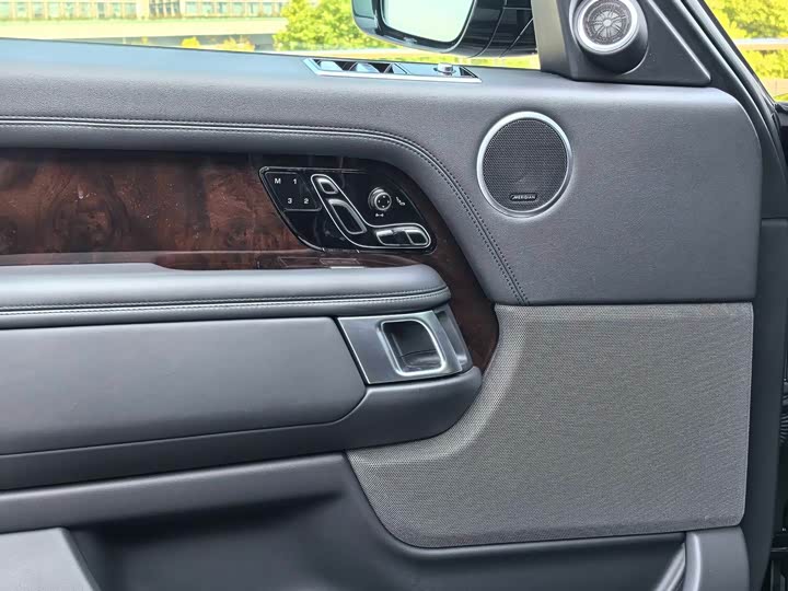 Фото 9 - Land Rover Range Rover