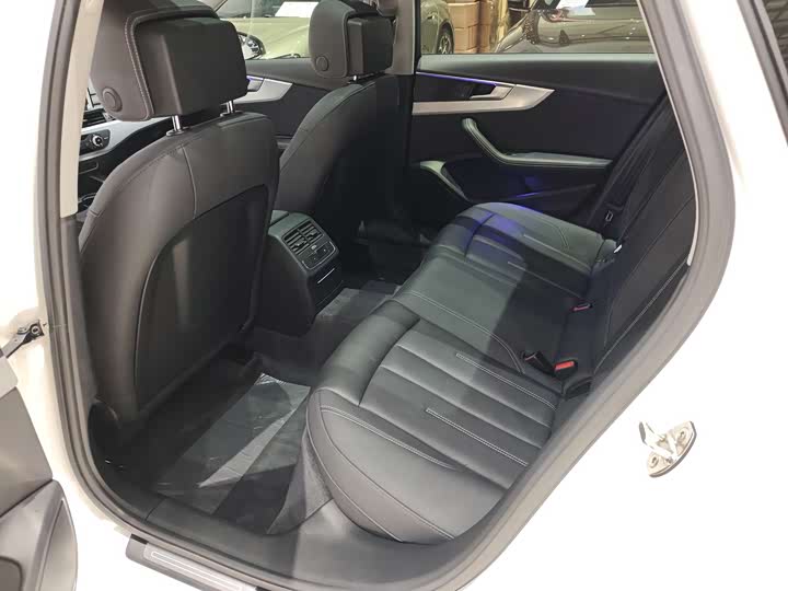 Фото 6 - Audi A4L