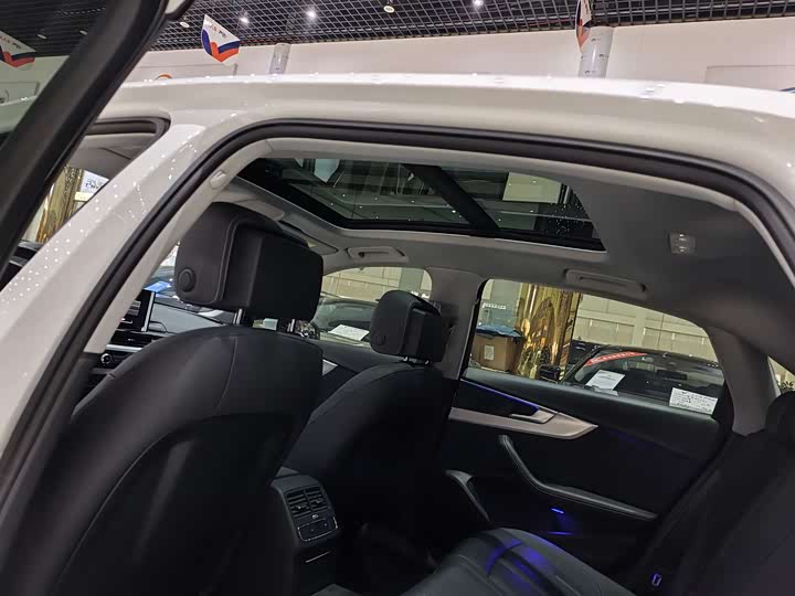 Фото 7 - Audi A4L