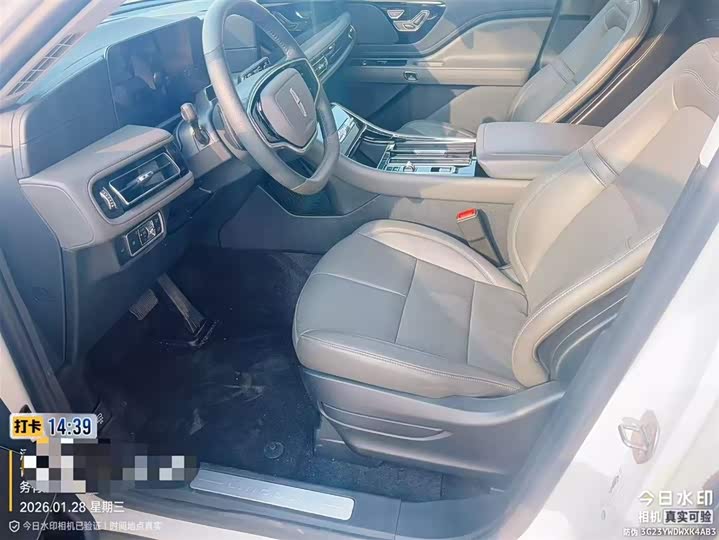 Фото 2 - Lincoln Aviator