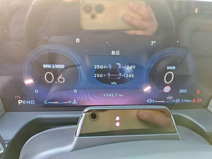 Фото 4 - Lincoln Aviator