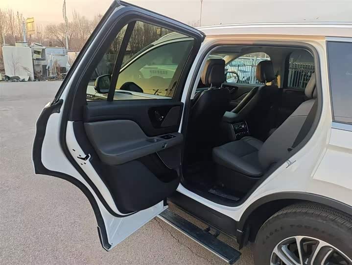 Фото 5 - Lincoln Aviator