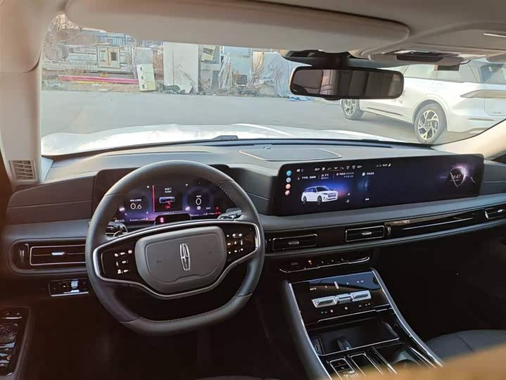 Фото 7 - Lincoln Aviator