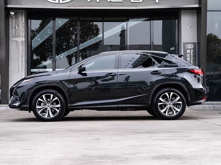 Фото 4 - Lexus RX