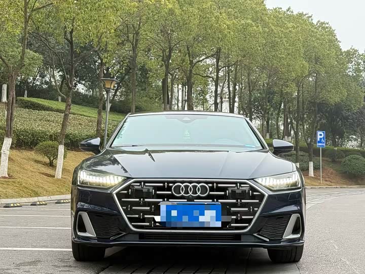 Фото 2 - Audi A7L