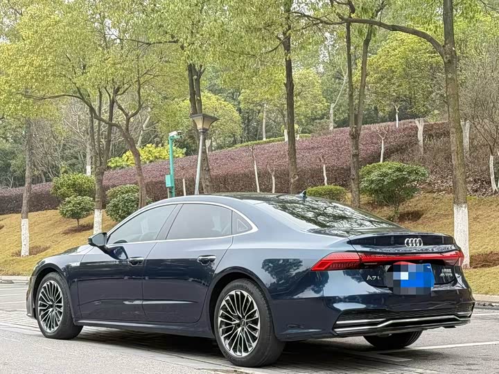 Фото 7 - Audi A7L