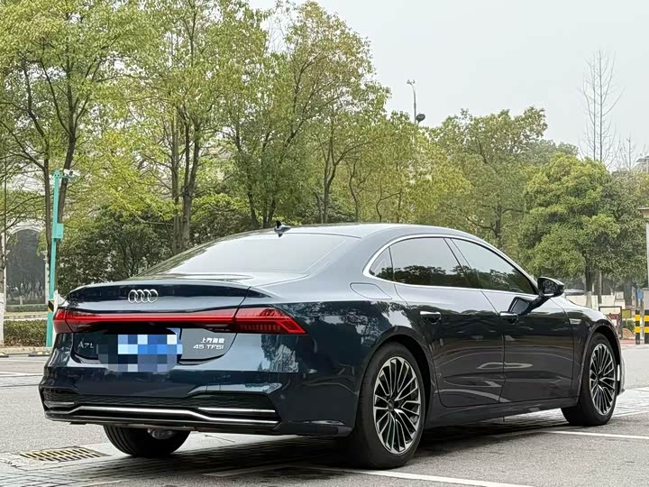 Фото 9 - Audi A7L