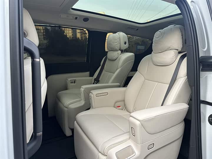 Фото 8 - LiXiang Mega