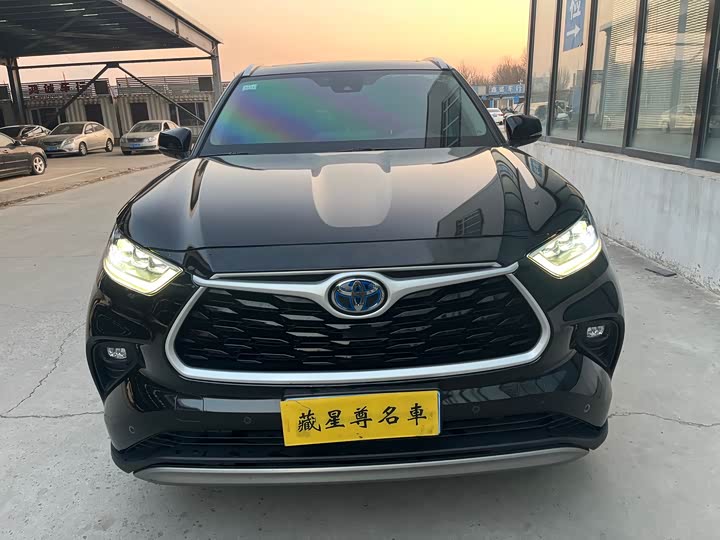 Фото 1 - Toyota Highlander