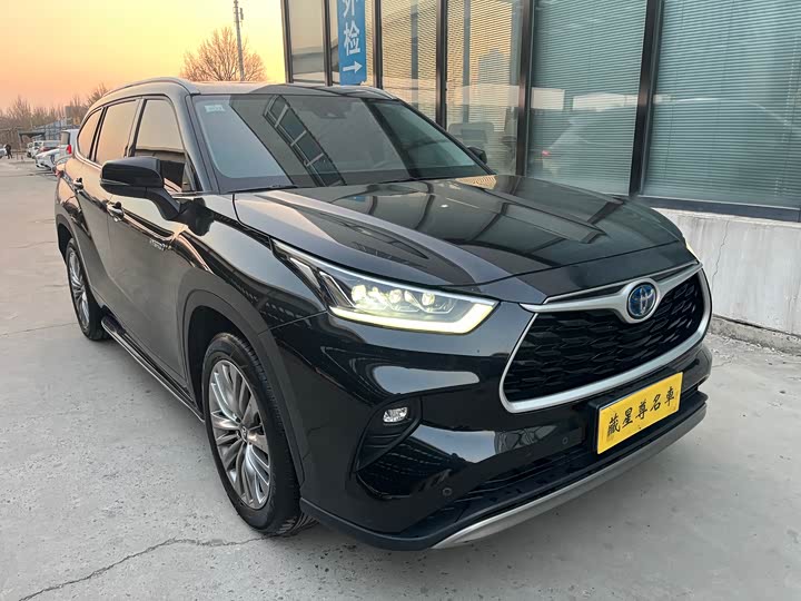 Фото 3 - Toyota Highlander