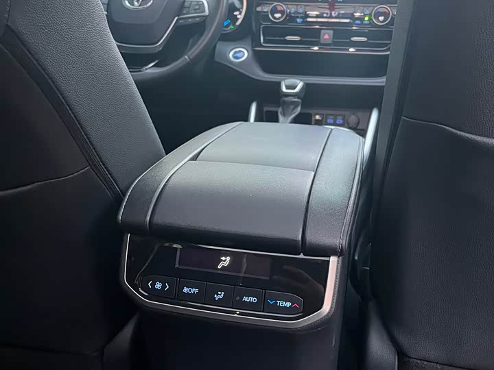 Фото 8 - Toyota Highlander