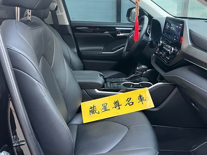 Фото 9 - Toyota Highlander