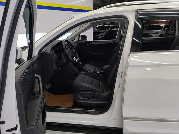 Фото 9 - Volkswagen Tiguan L Pro