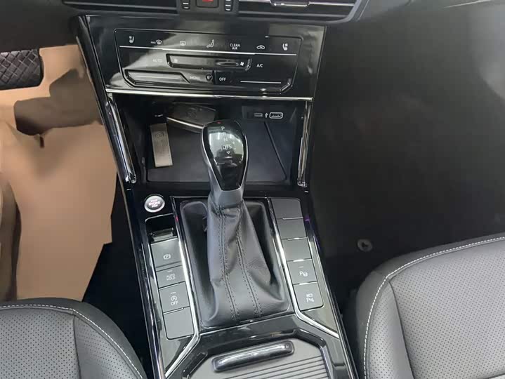 Фото 8 - Volkswagen Passat