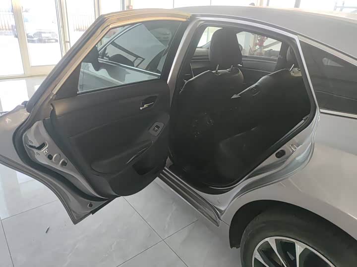 Фото 9 - Toyota Avalon