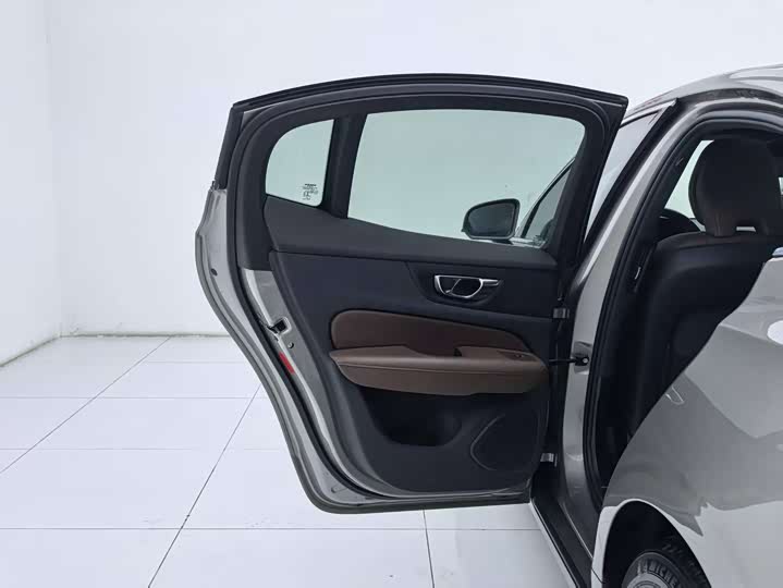 Фото 9 - Volvo S60