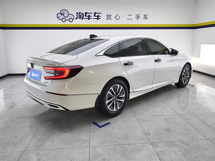 Фото 3 - Honda Accord