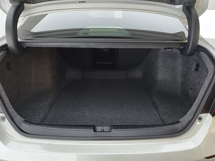 Фото 4 - Honda Accord