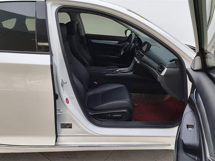 Фото 8 - Honda Accord