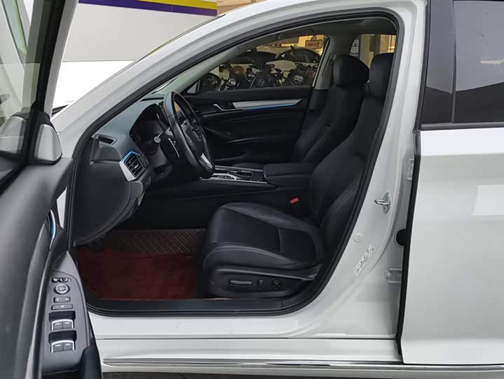 Фото 9 - Honda Accord