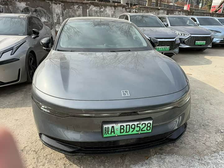 Фото 2 - Zeekr 007