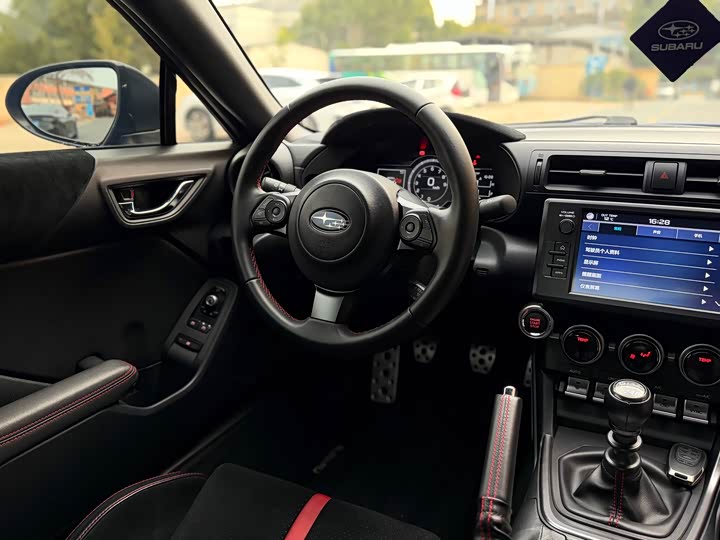 Фото 9 - Subaru BRZ