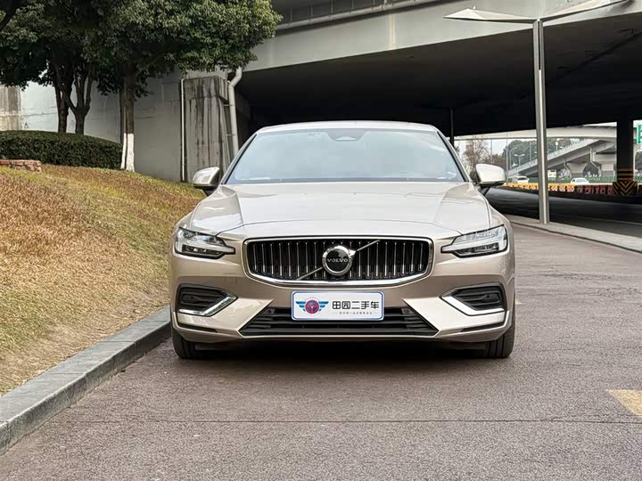 Фото 2 - Volvo S60