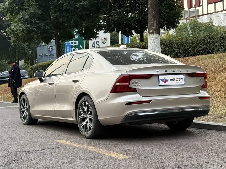 Фото 4 - Volvo S60