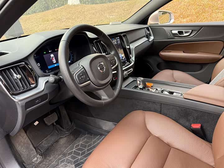 Фото 7 - Volvo S60