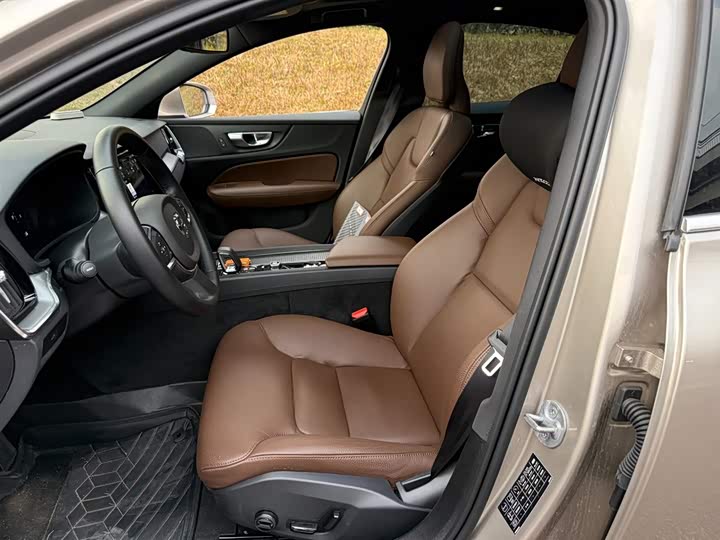 Фото 8 - Volvo S60