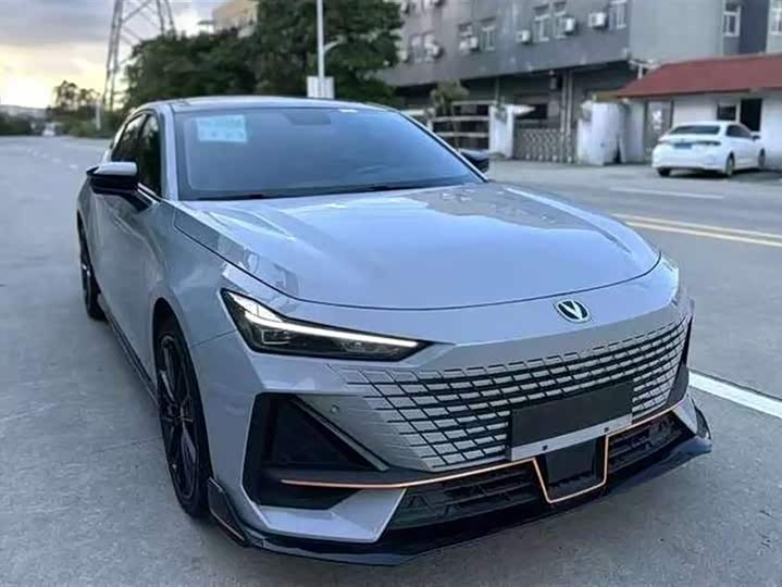 Фото 3 - Changan UNI-V