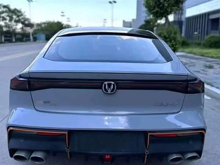 Фото 8 - Changan UNI-V