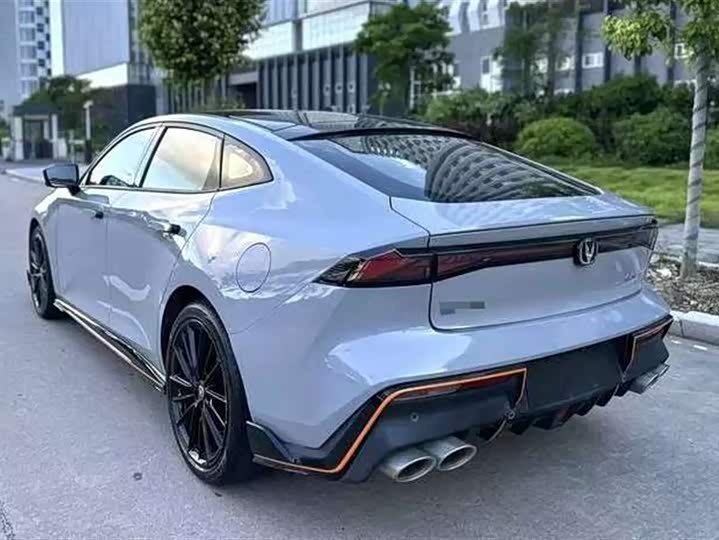 Фото 9 - Changan UNI-V