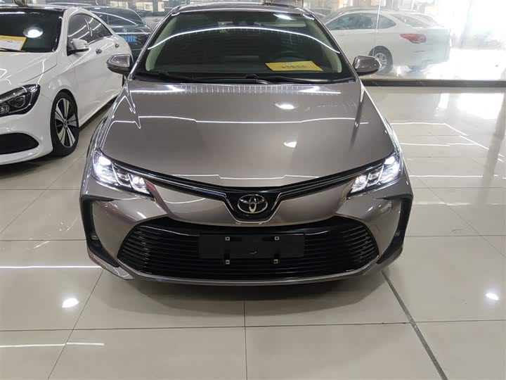 Фото 3 - Toyota Corolla