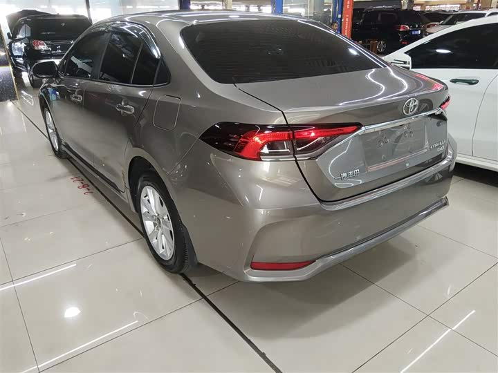 Фото 5 - Toyota Corolla