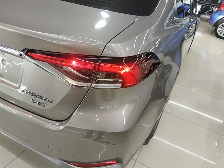 Фото 8 - Toyota Corolla