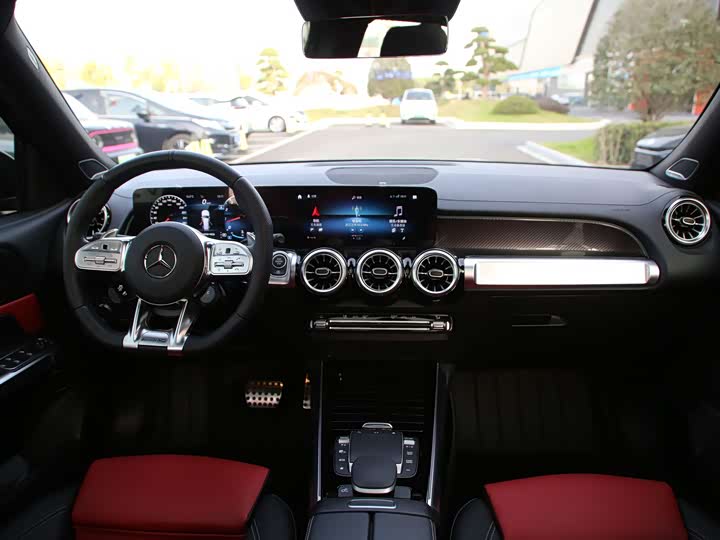 Фото 4 - Mercedes-Benz GLB-Class AMG