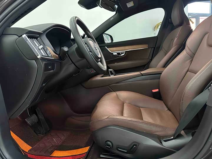 Фото 9 - Volvo S90