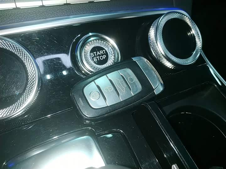 Фото 9 - Hongqi H9