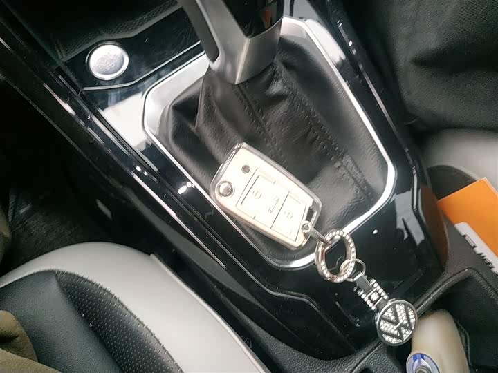 Фото 9 - Volkswagen T-Roc