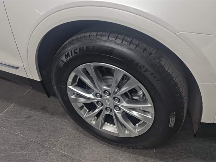 Фото 6 - Cadillac XT5