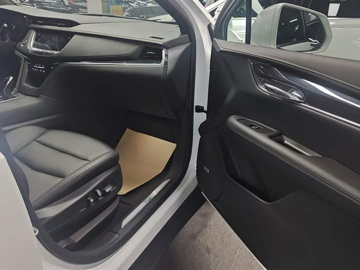 Фото 8 - Cadillac XT5